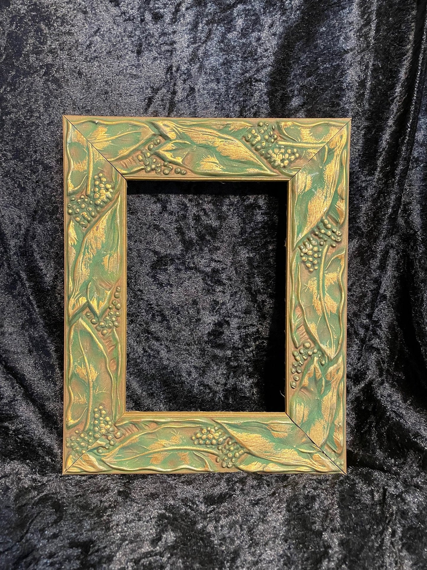 Ivy - Non-Wood Vintage Picture Frames - Variety of Sizes